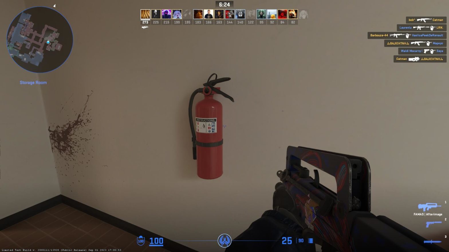 Ein Screenshot aus dem Spiel CS2 mit einem Feuerlöscher